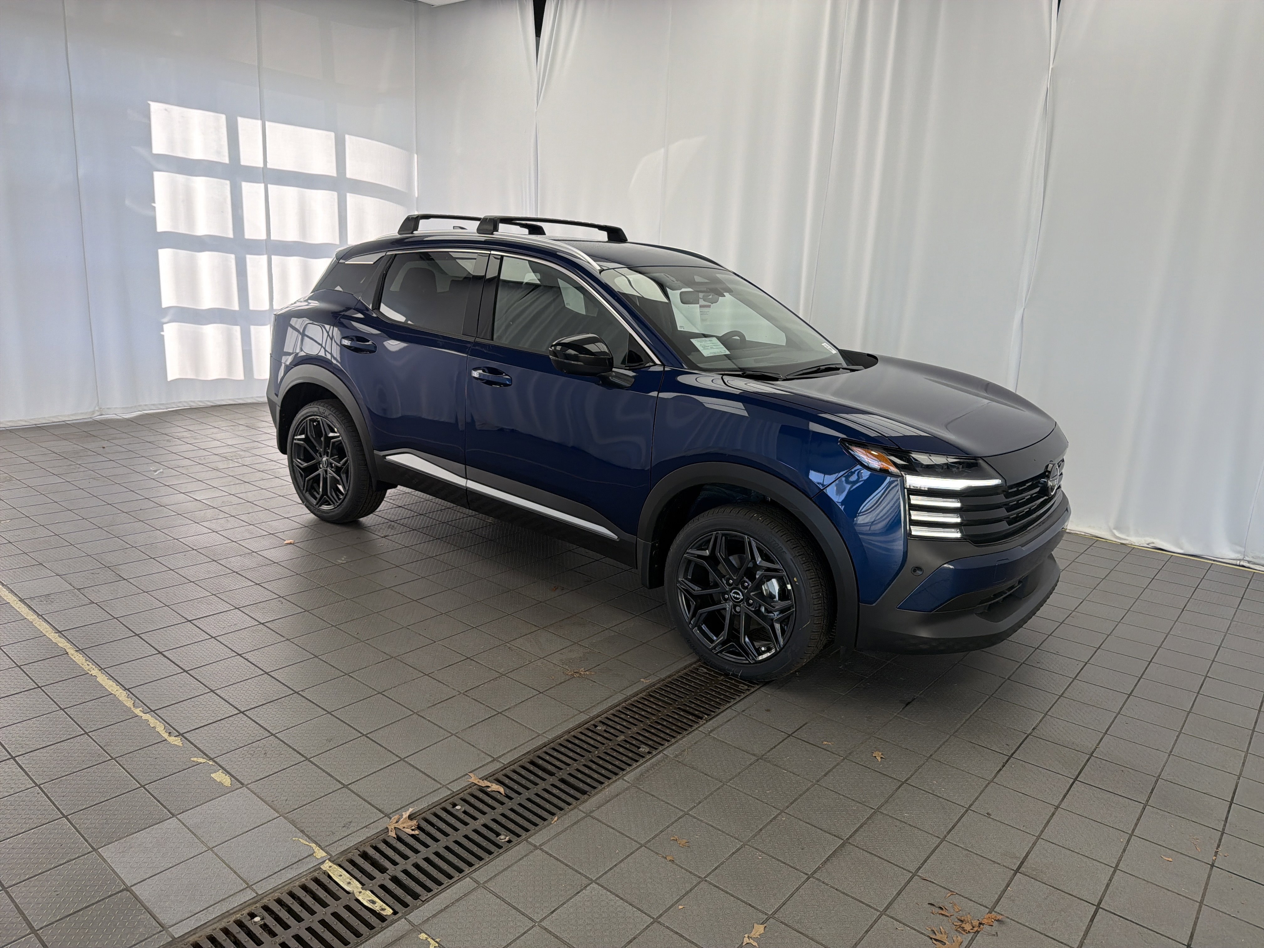 New 2026 Nissan Kicks SR w/ Illumination Package FWD image 3