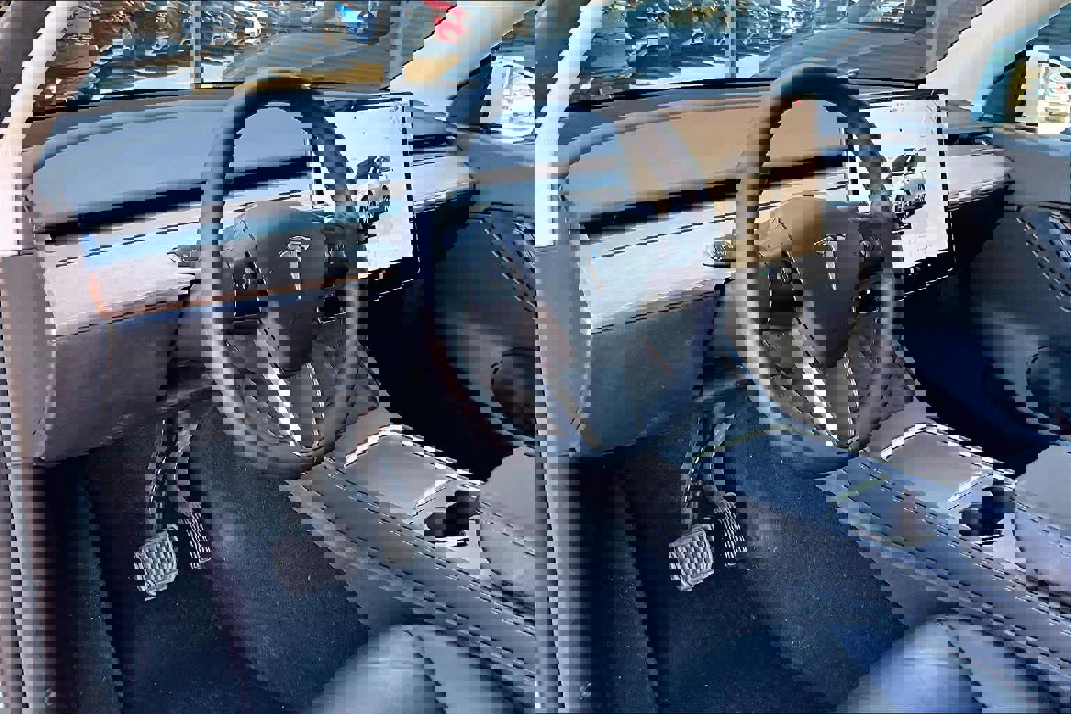 Used 2022 Tesla Model Y Long Range image 17