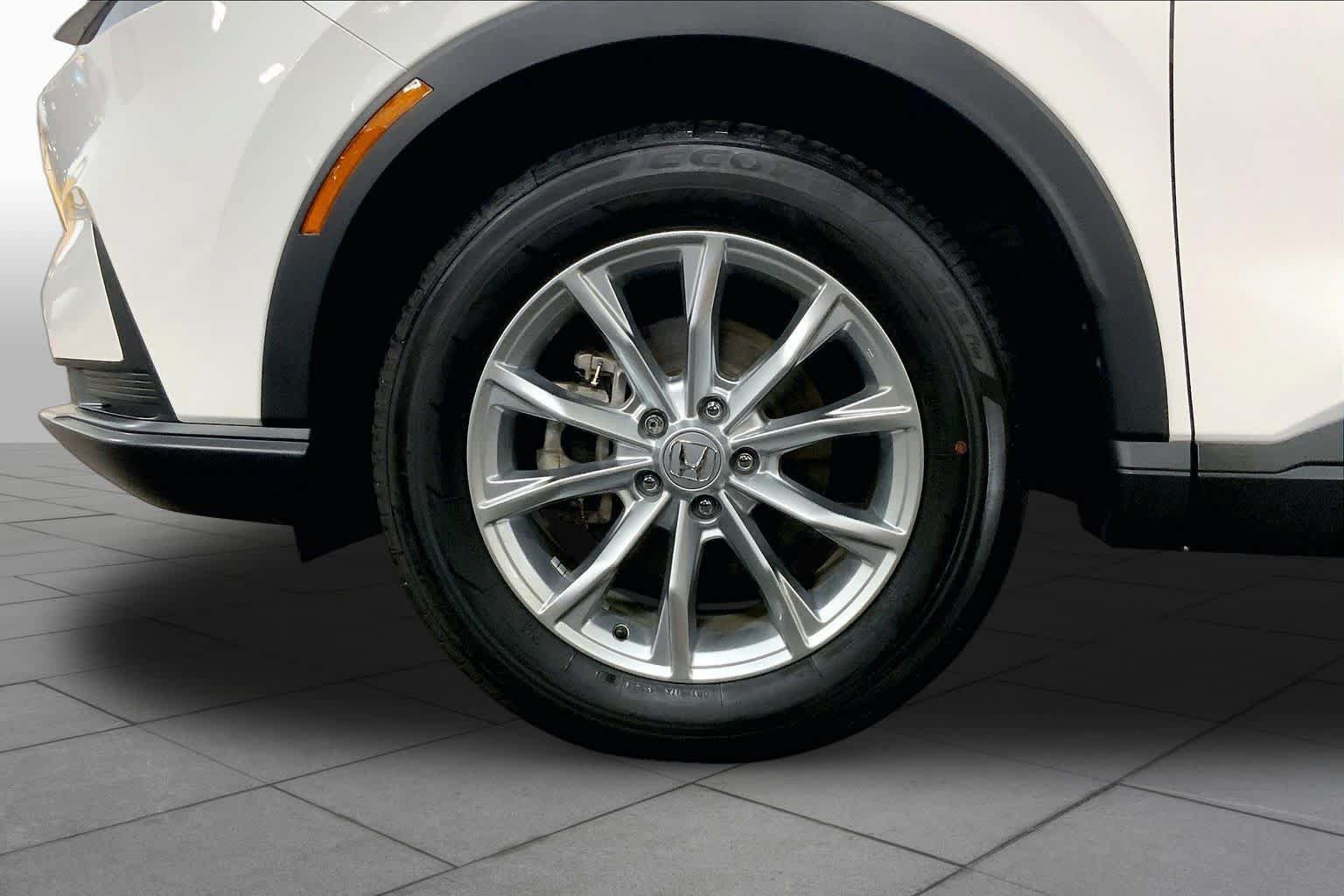 Used 2025 Honda CR-V EX image 11