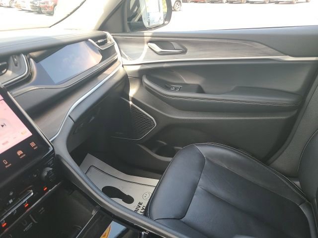 Used 2022 Jeep Grand Cherokee L Limited AWD/4WD image 14