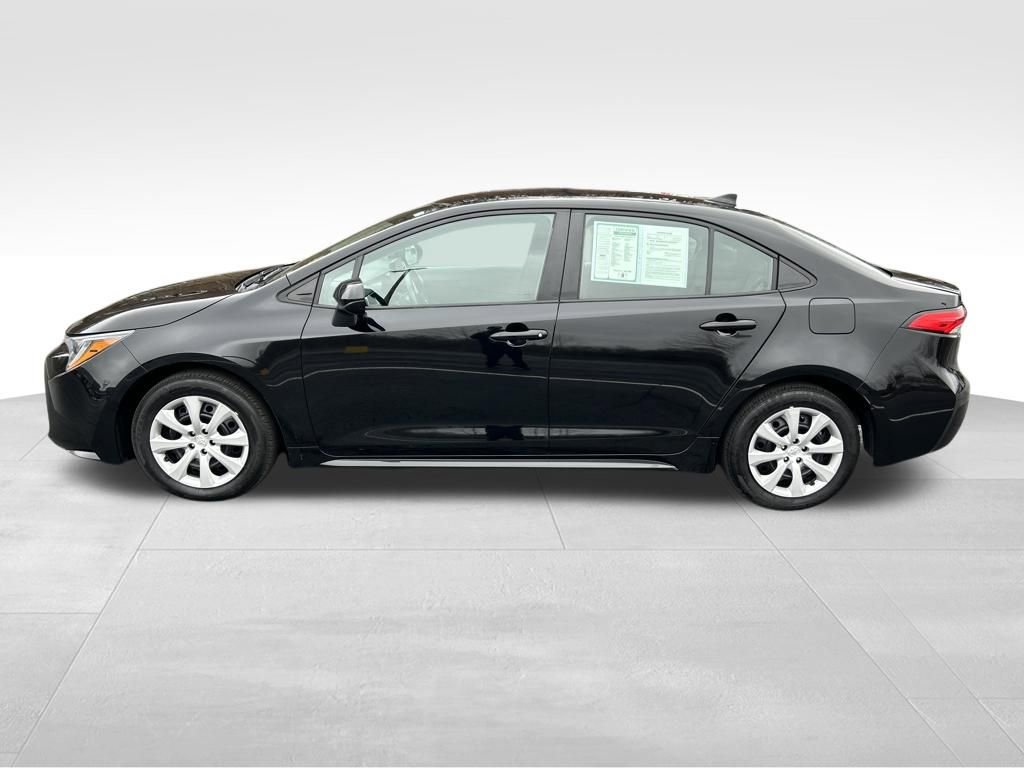 Used 2024 Toyota Corolla LE image 2