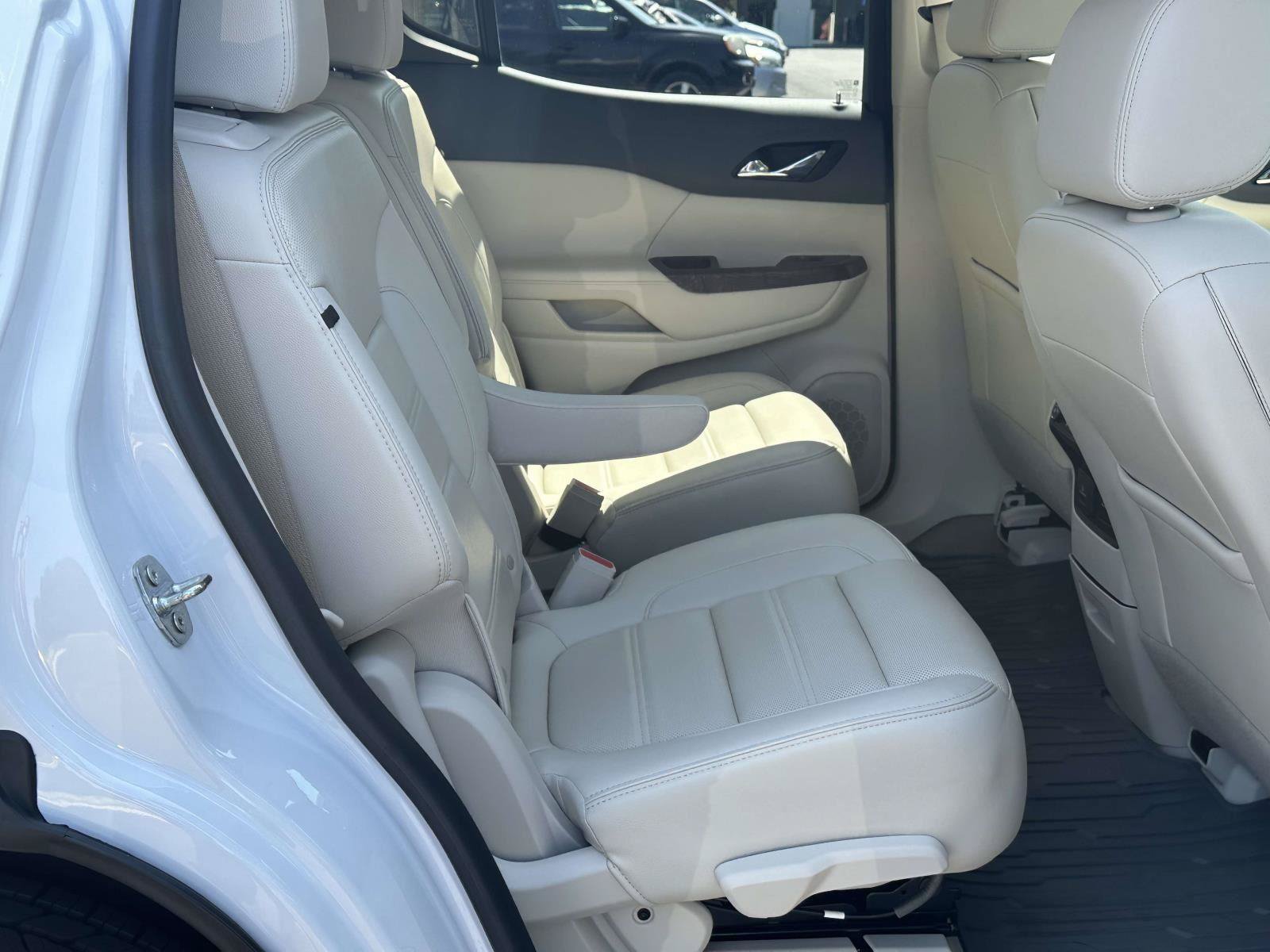 Used 2021 GMC Acadia Denali w/ Denali Technology Package FWD image 7