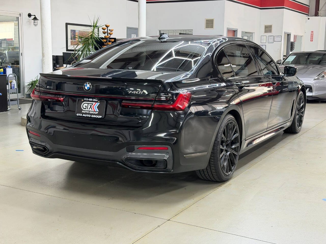 Used 2020 BMW 740i xDrive w/ M Sport Package AWD/4WD image 2
