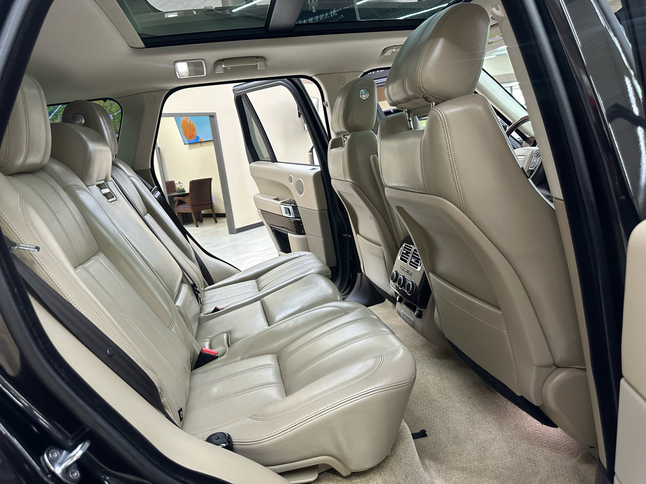 Used 2014 Land Rover Range Rover HSE image 39