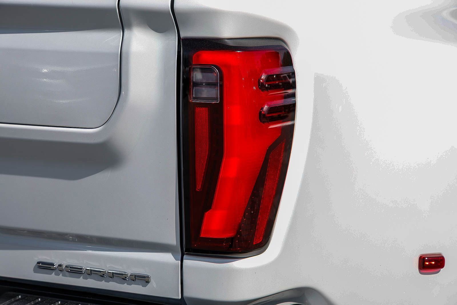 Used 2025 GMC Sierra 3500 Denali w/ Denali Reserve Package image 8