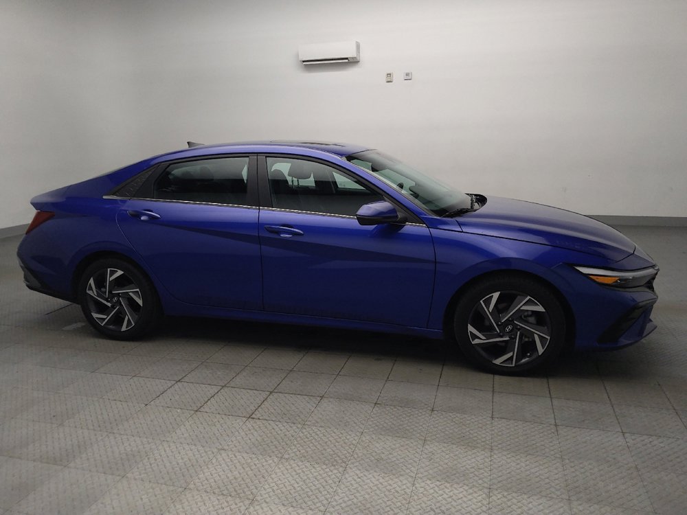 Used 2025 Hyundai Elantra Limited FWD image 11