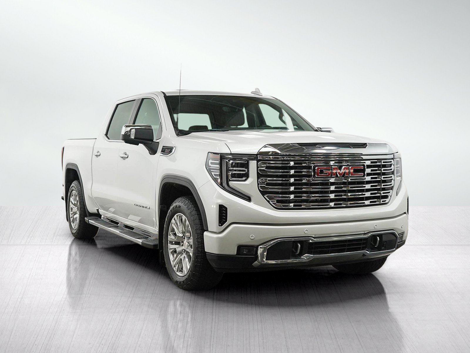Used 2025 GMC Sierra 1500 Denali w/ Technology Package AWD/4WD image 7