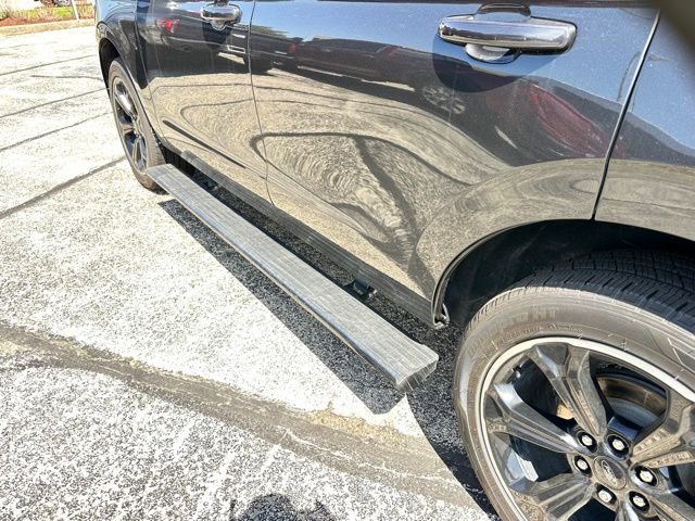 Used 2023 Ford Expedition Limited AWD/4WD image 16