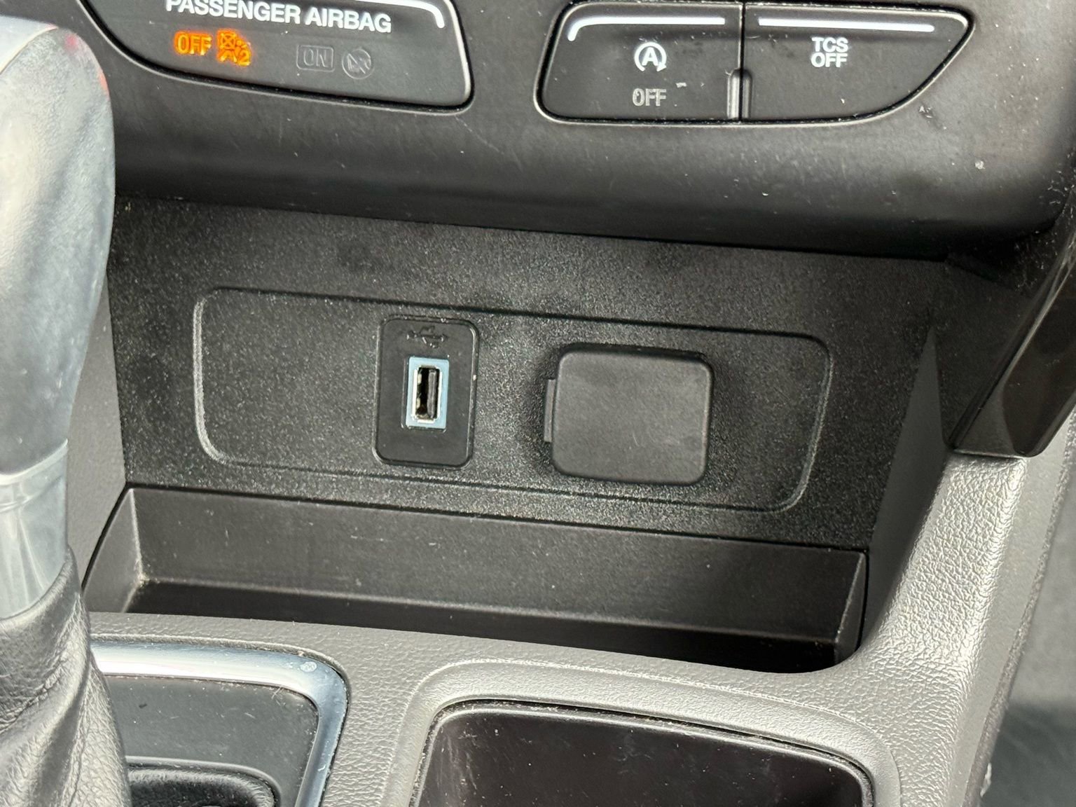 Used 2017 Ford Escape Titanium image 23