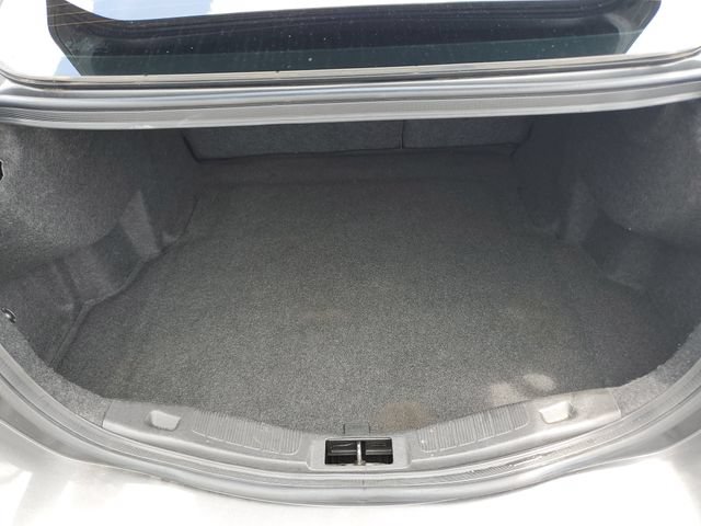 Used 2015 Ford Fusion SE w/ Equipment Group 202A FWD image 9