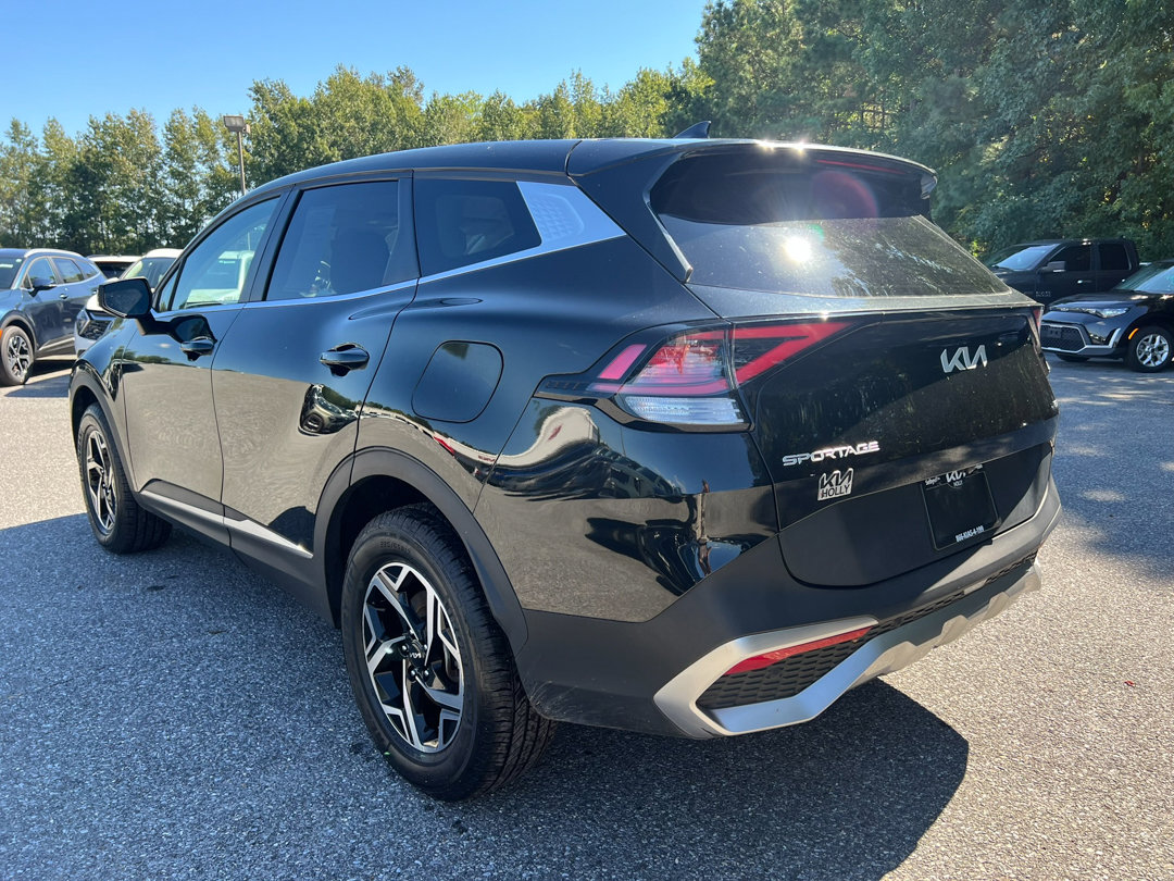 Certified 2023 Kia Sportage LX image 3