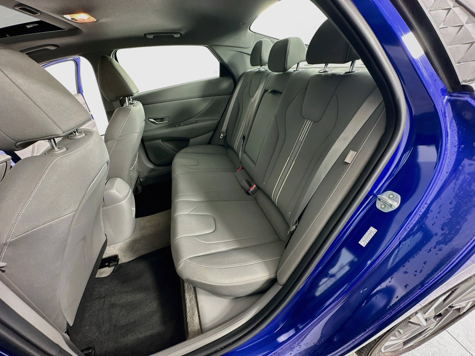 Used 2025 Hyundai Elantra SEL FWD image 31