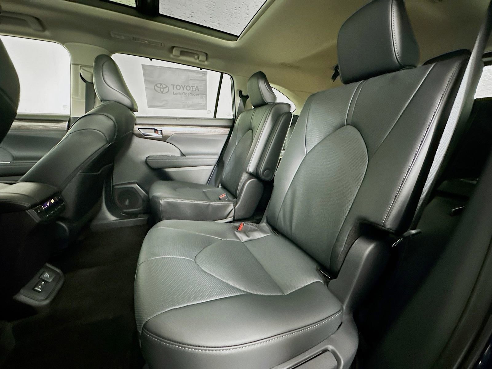 New 2026 Toyota Highlander Platinum image 26