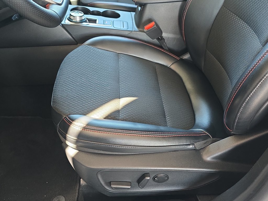 Used 2025 Ford Escape ST-Line Select AWD/4WD image 29