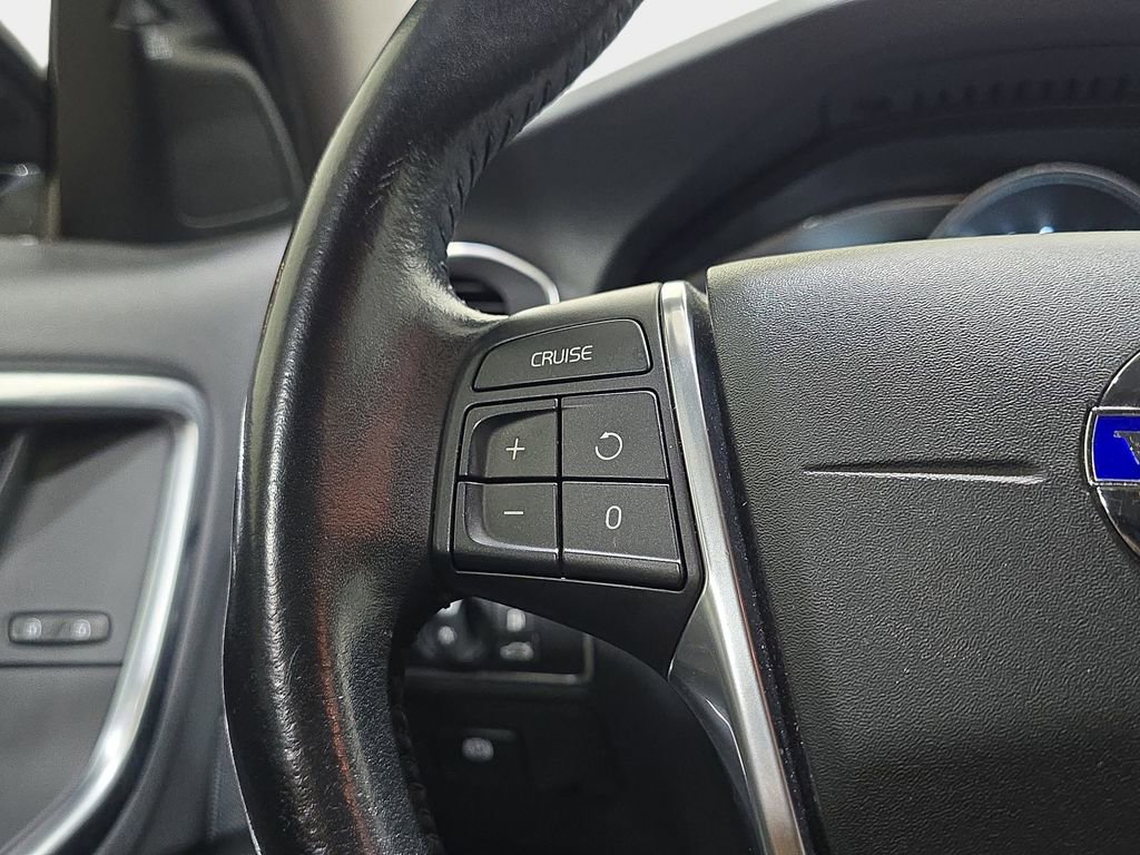 Used 2016 Volvo V60 T5 Cross Country w/ Convenience Package image 19