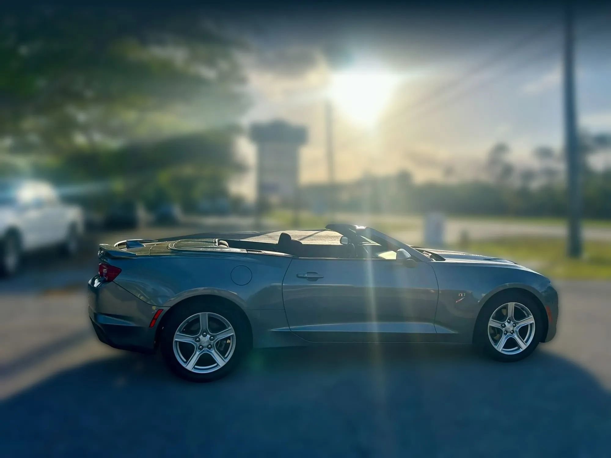 Used 2020 Chevrolet Camaro LT RWD image 5