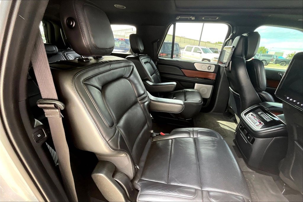 Used 2018 Lincoln Navigator L Reserve w/ Technology Package AWD/4WD image 24