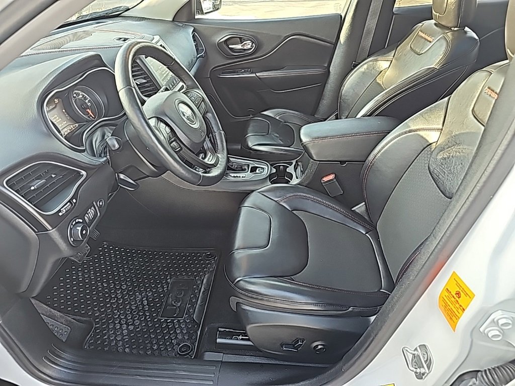 Used 2019 Jeep Cherokee Trailhawk w/ Comfort/Convenience Group image 2