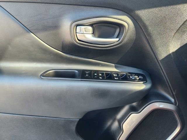 Used 2022 Jeep Renegade Latitude image 24