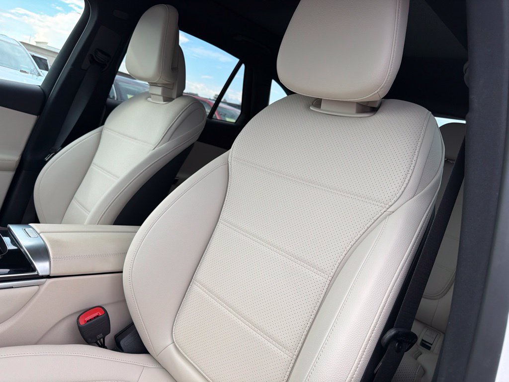 Used 2025 Mercedes-Benz GLC 300 image 16