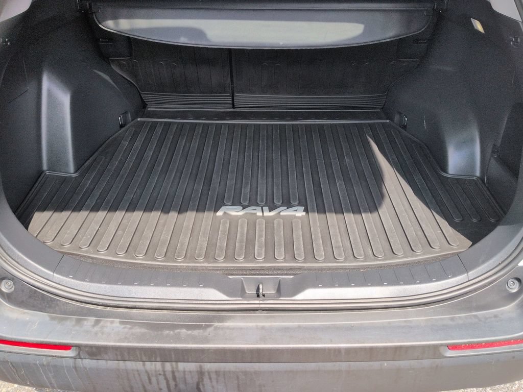 Used 2024 Toyota RAV4 LE AWD/4WD image 23