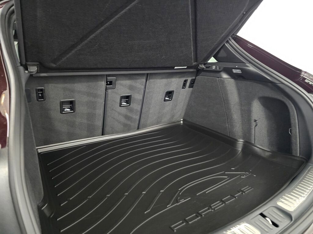 Certified 2025 Porsche Macan image 22