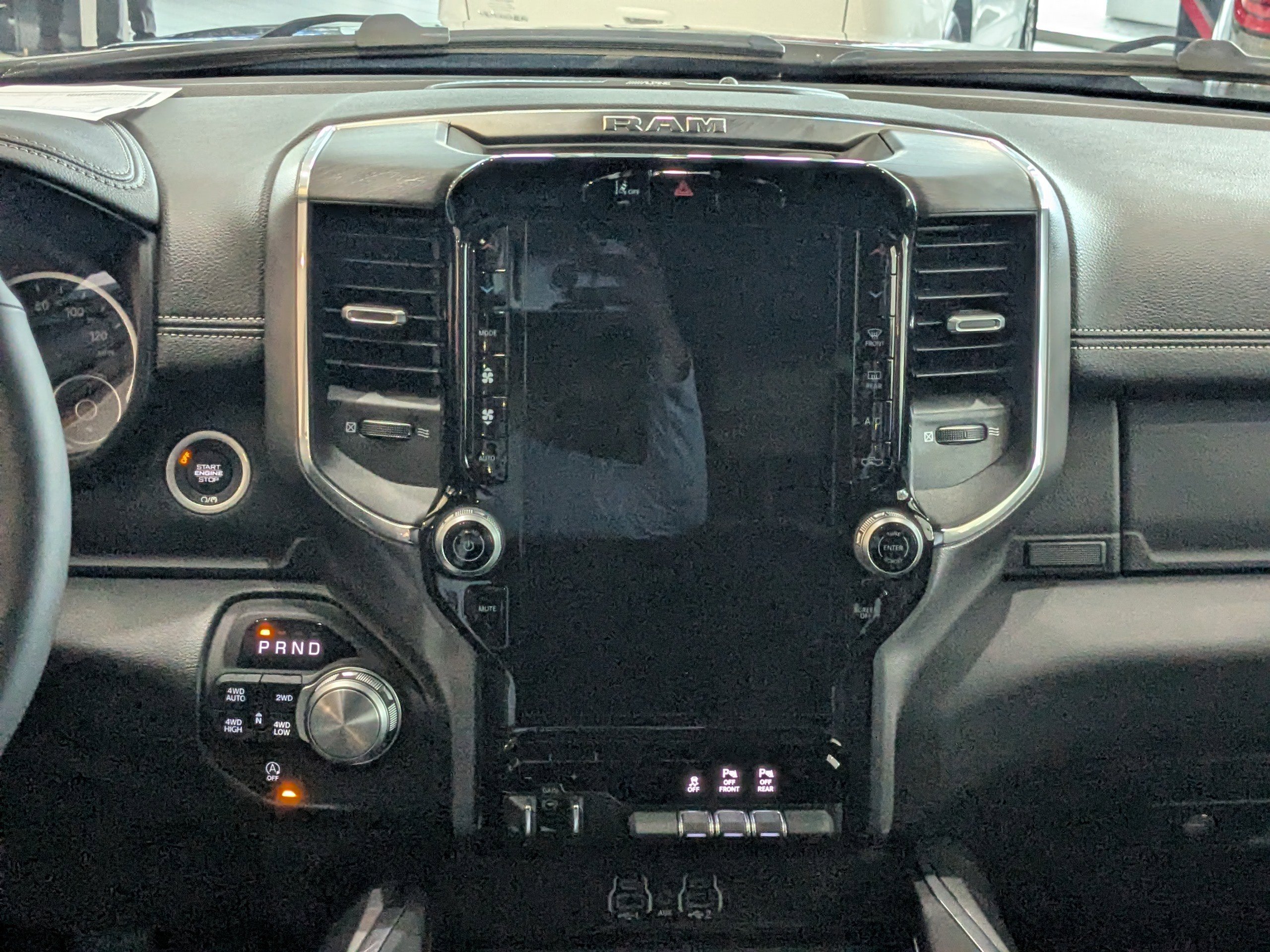 New 2026 RAM 1500 Laramie AWD/4WD image 24