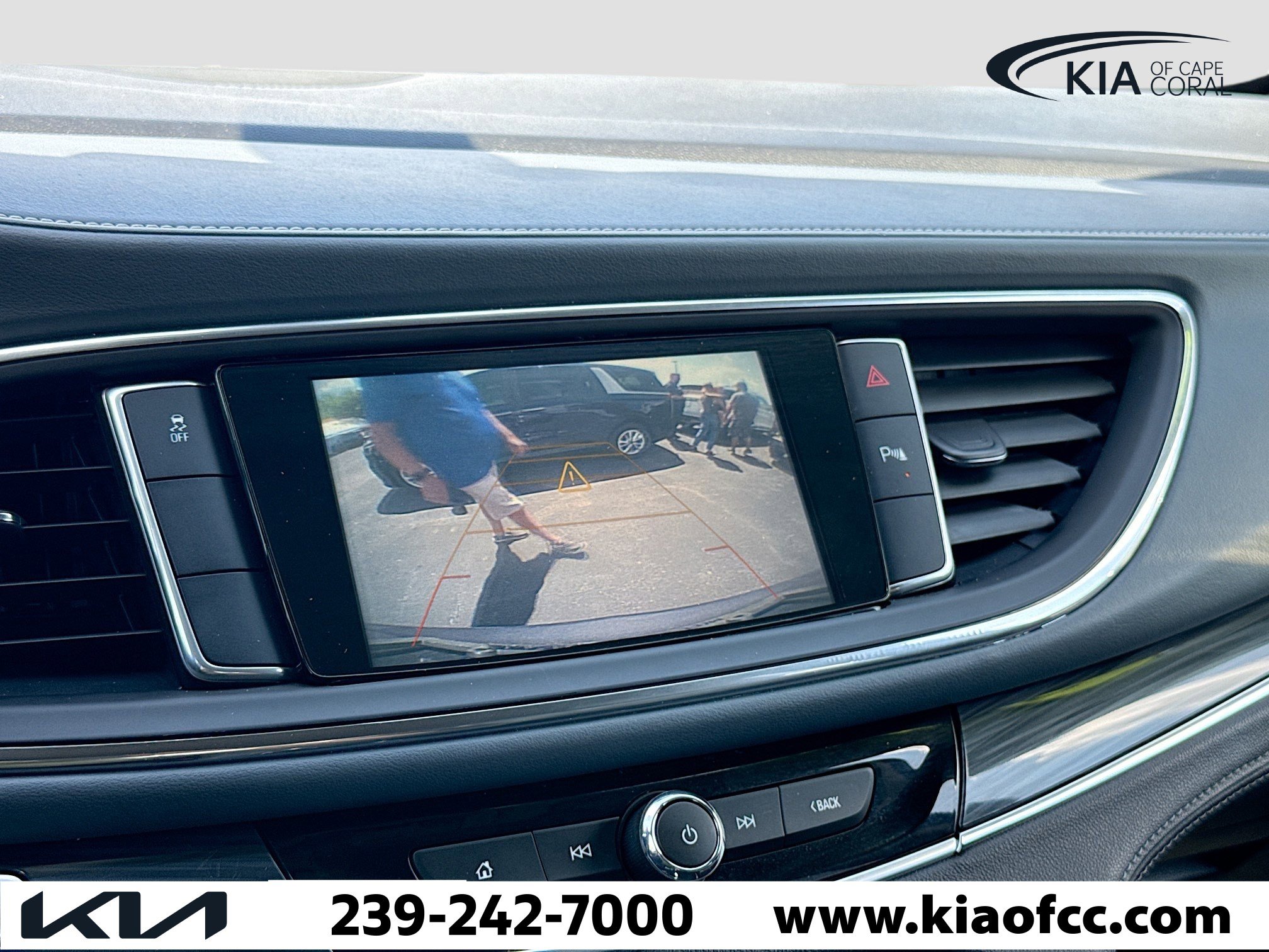 Used 2019 Buick Enclave Essence image 32