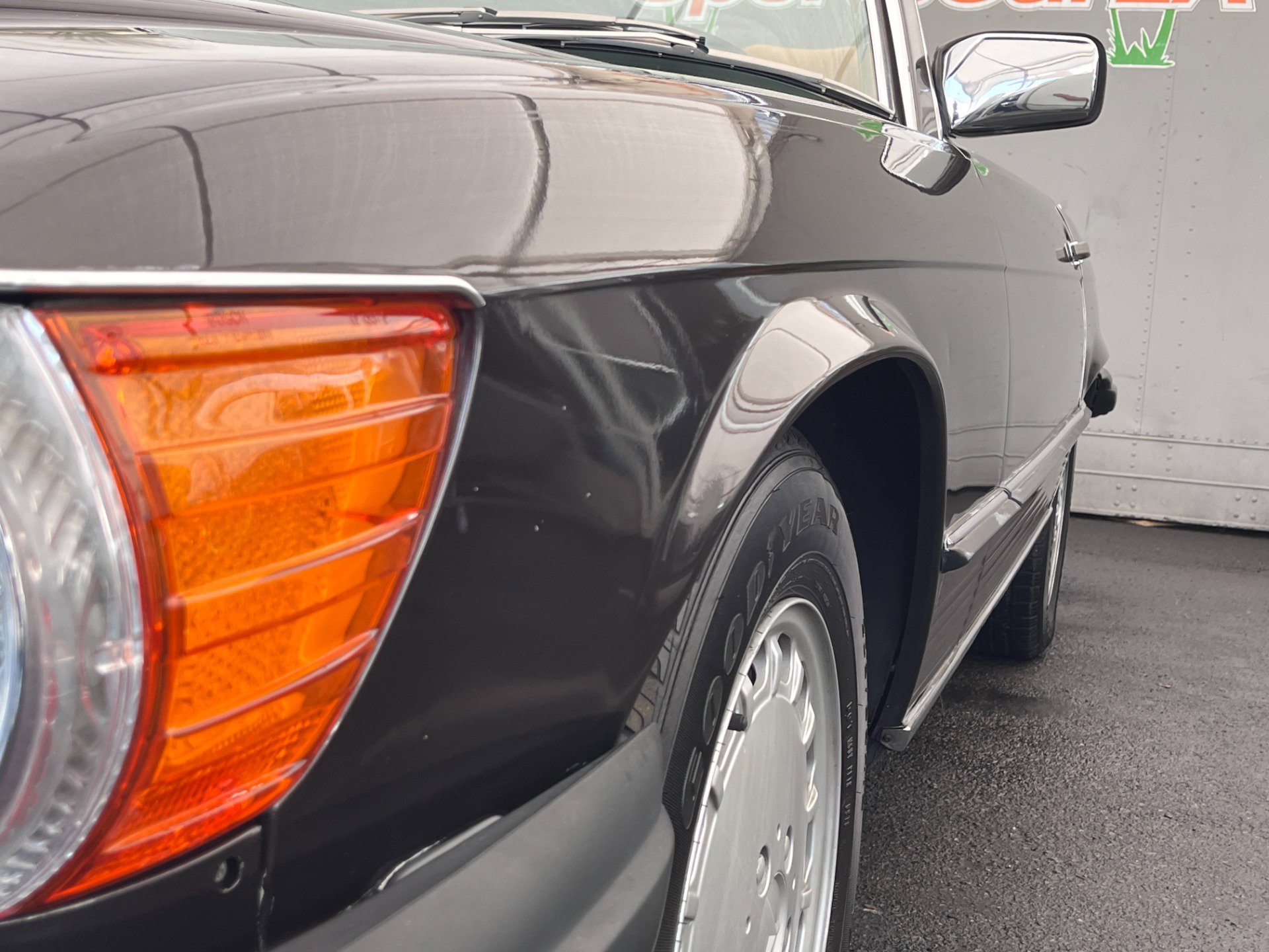 Used 1987 Mercedes-Benz 560 SL image 16