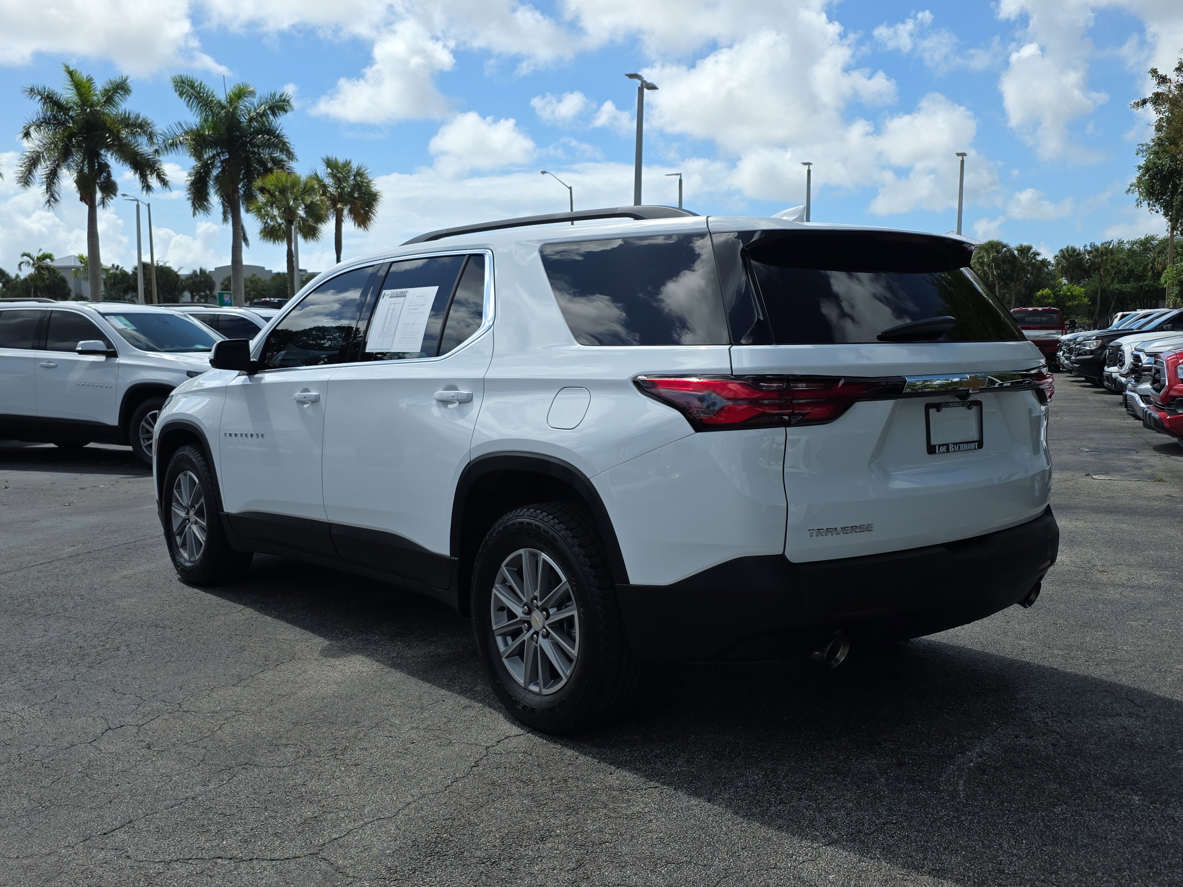 Used 2023 Chevrolet Traverse LT FWD image 5