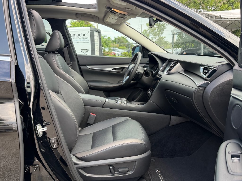 Used 2023 INFINITI QX50 Luxe FWD image 17