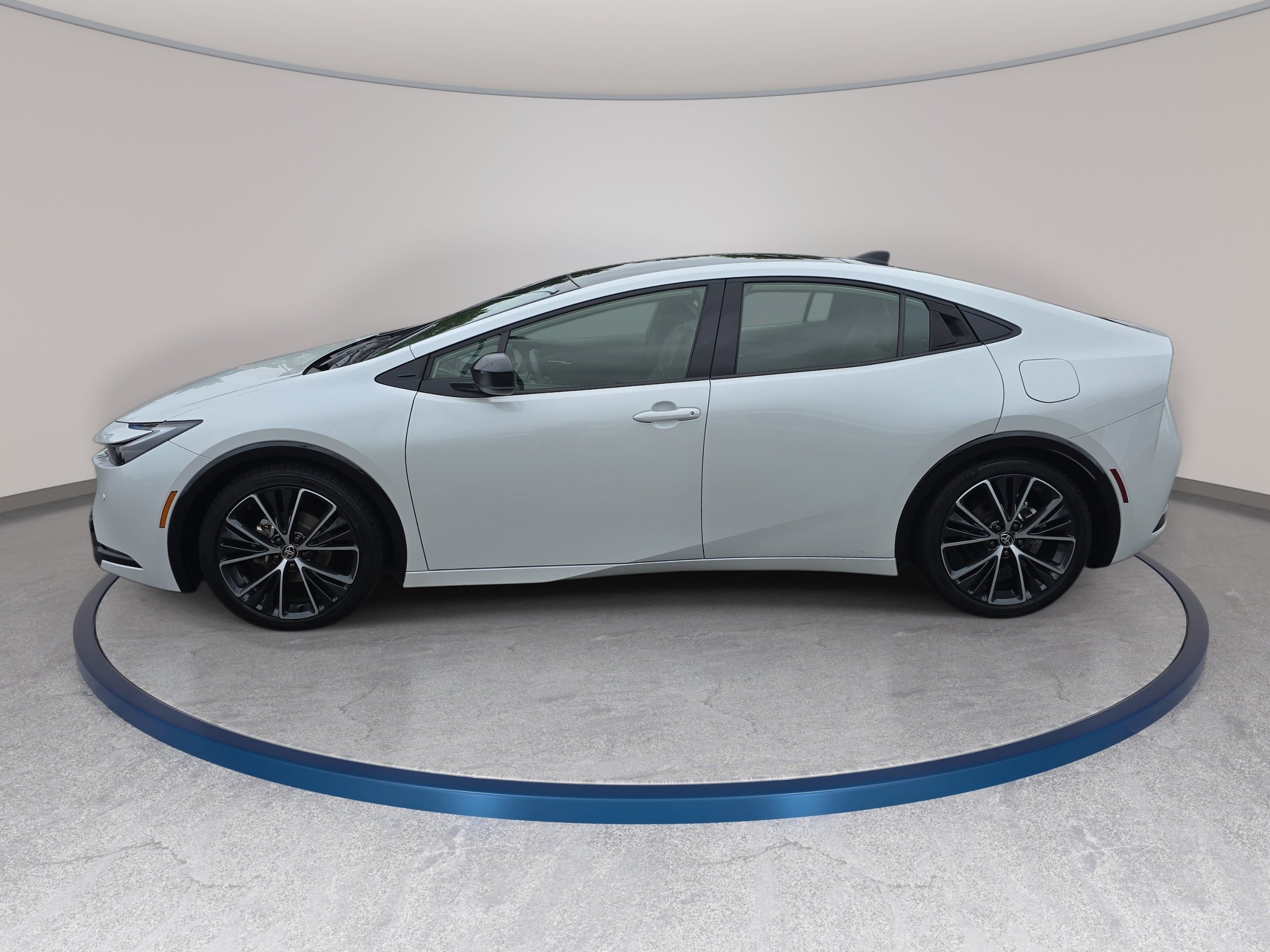 Used 2025 Toyota Prius XLE FWD image 8