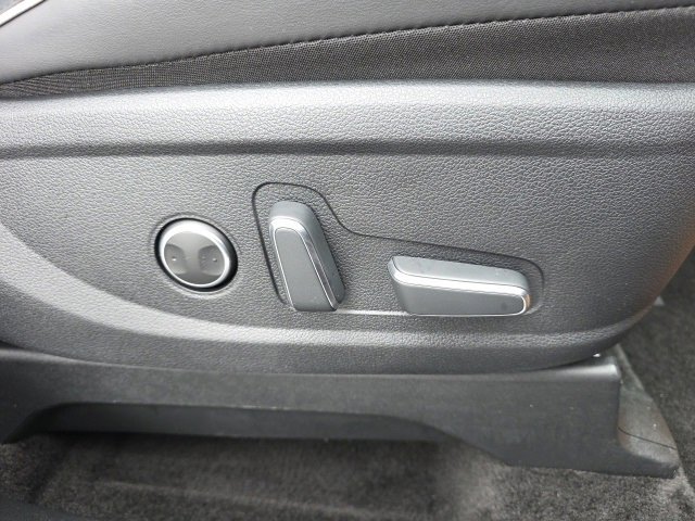 Used 2023 Hyundai Palisade SEL w/ Premium Package image 11