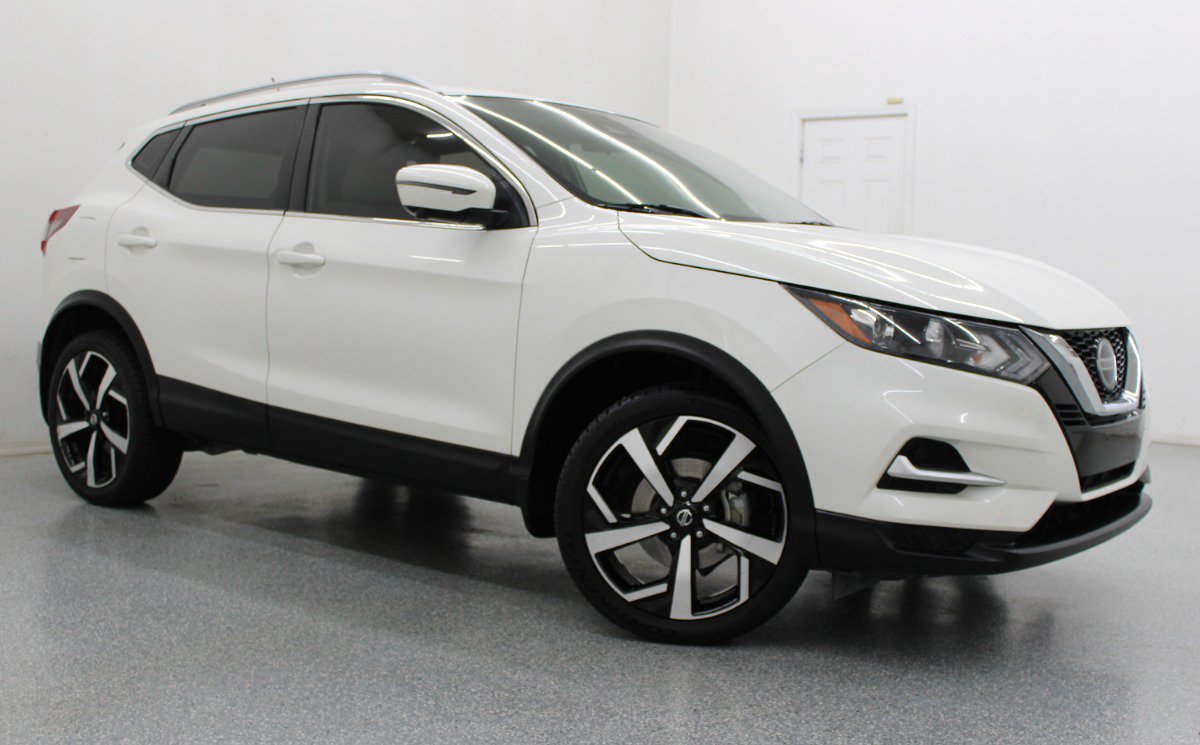Used 2020 Nissan Rogue Sport SL FWD image 1