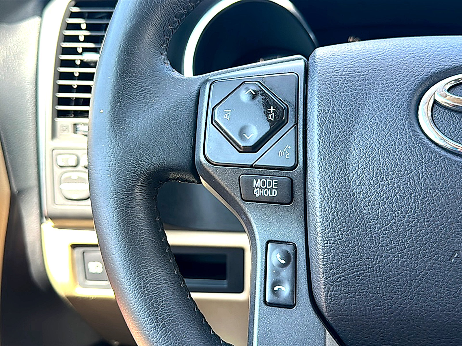 Used 2020 Toyota Sequoia Platinum RWD image 34