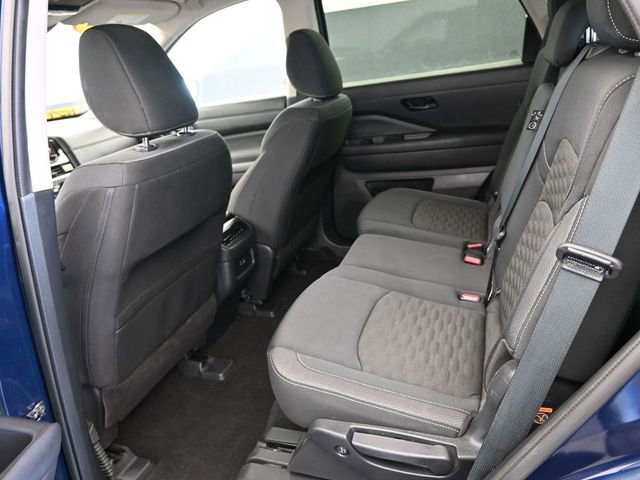 Used 2025 Nissan Pathfinder SV image 16