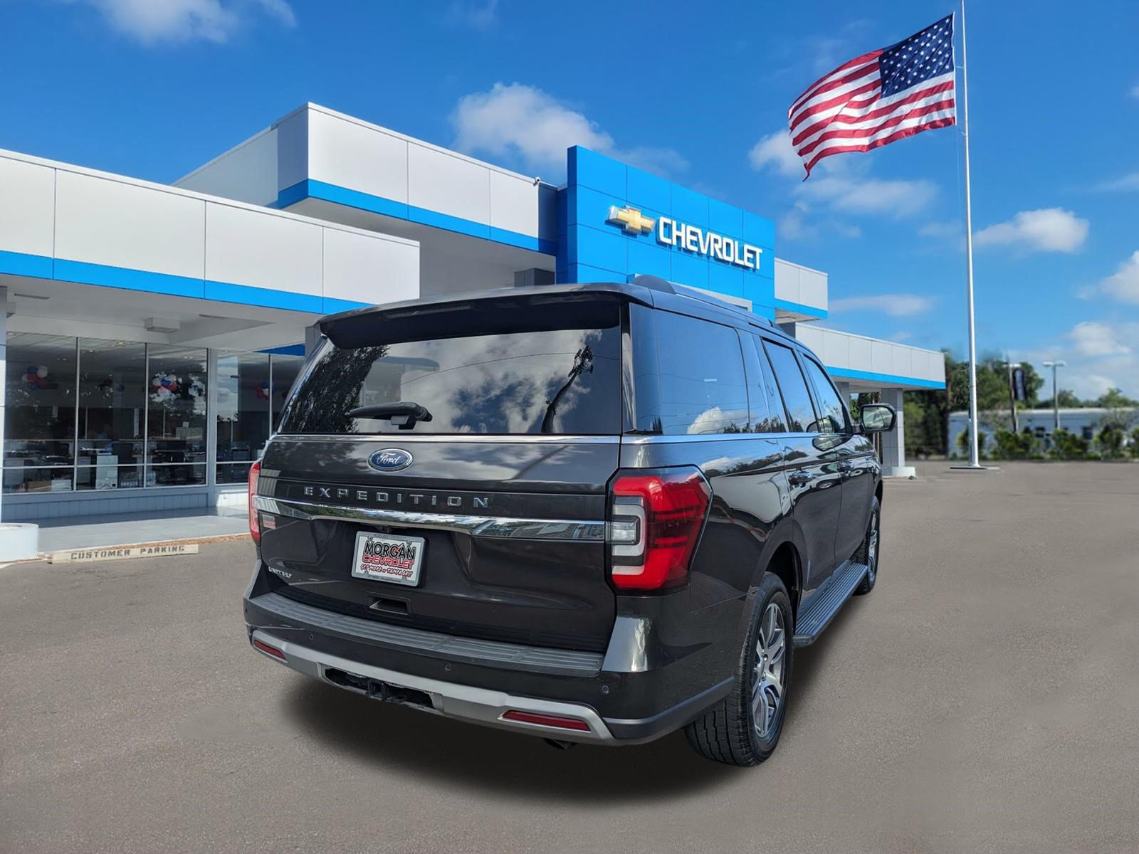Used 2024 Ford Expedition Limited RWD image 3
