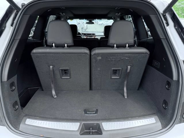 Used 2024 Cadillac XT6 Luxury w/ LPO, Floor Liner Package AWD/4WD image 12