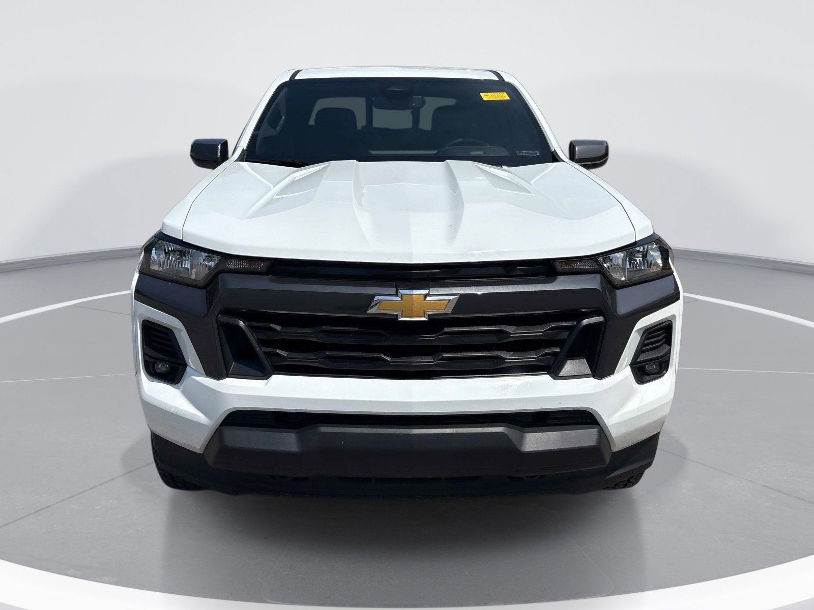 Used 2023 Chevrolet Colorado LT w/ LT Convenience Package II AWD/4WD image 2