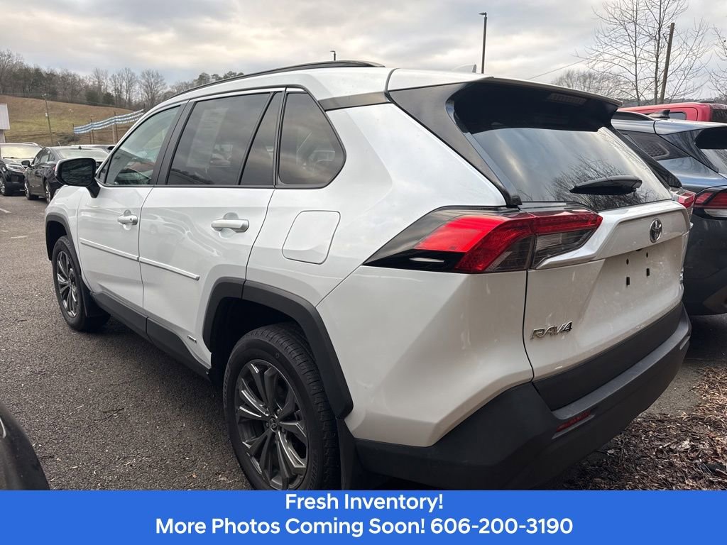 Used 2024 Toyota RAV4 XLE Premium image 8