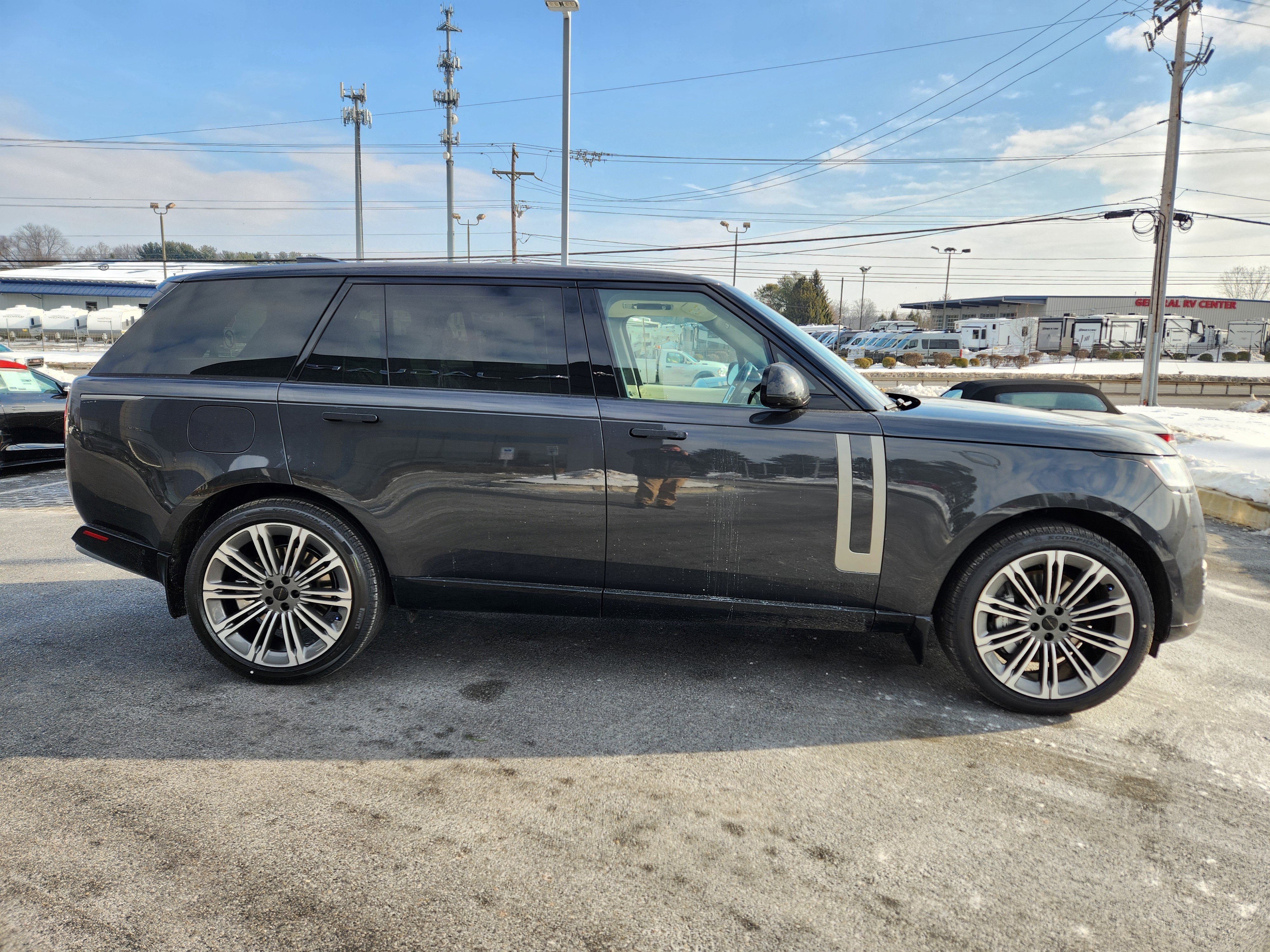 New 2026 Land Rover Range Rover Long Wheelbase SE image 6