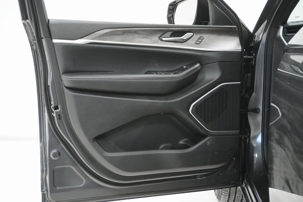 New 2026 Jeep Grand Cherokee Limited w/ Limited Altitude Package image 14