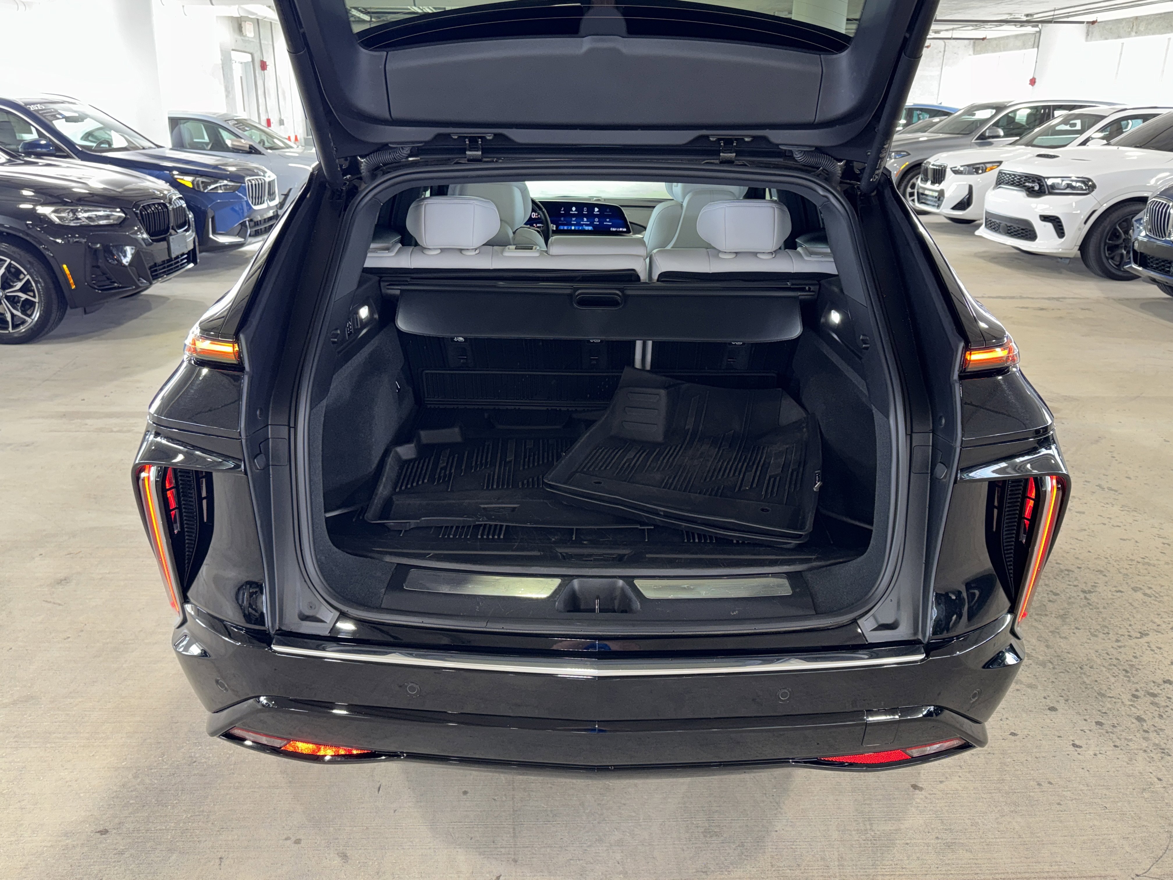 Used 2023 Cadillac Lyriq 2WD image 13