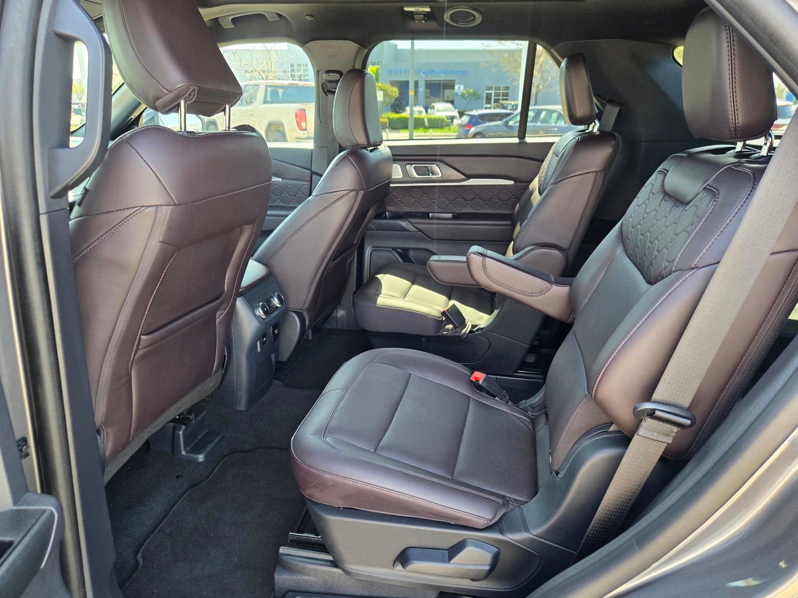 Used 2025 Ford Explorer Platinum w/ LUX Leather Package image 10