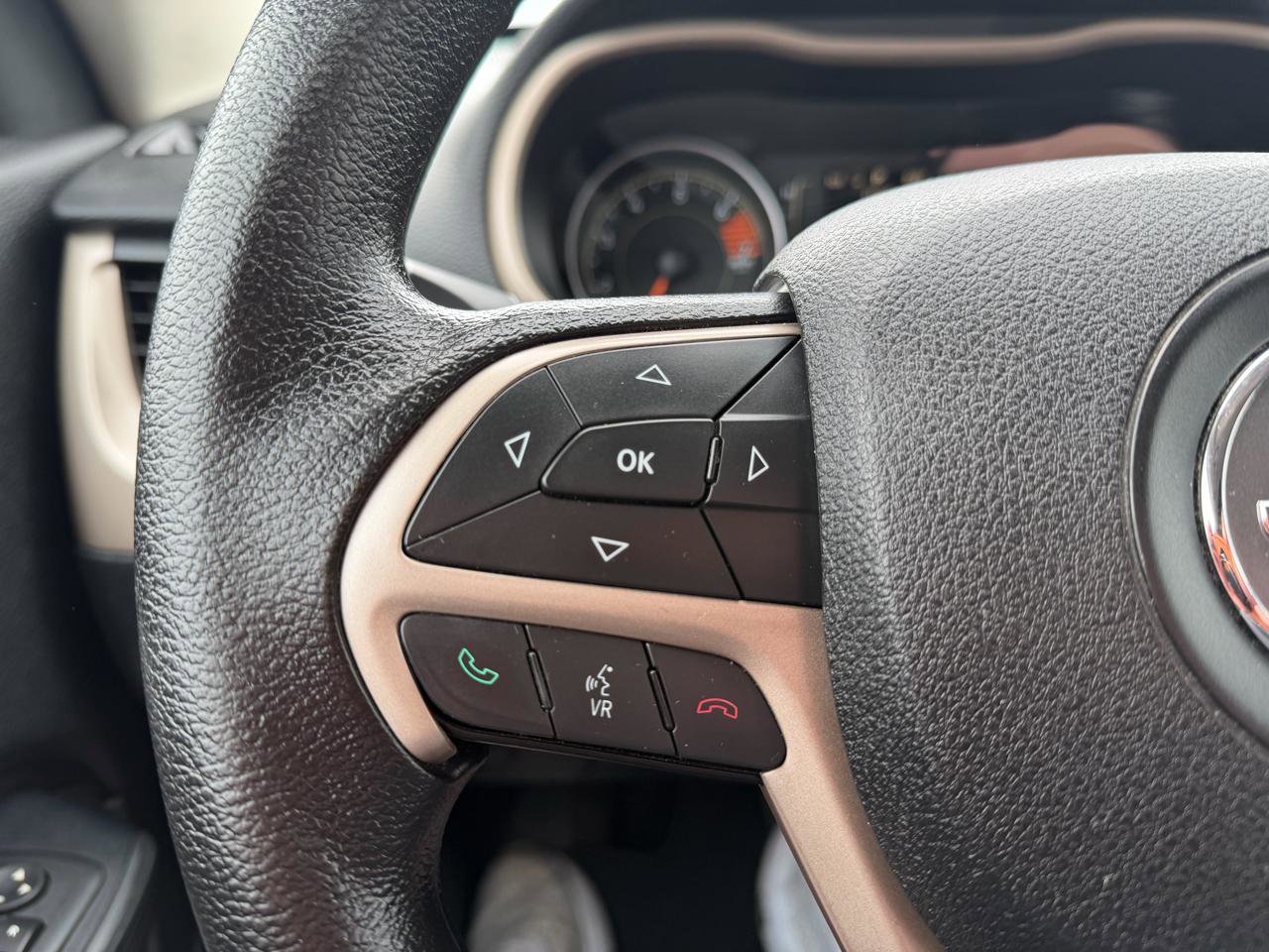 Used 2016 Jeep Cherokee Sport image 42