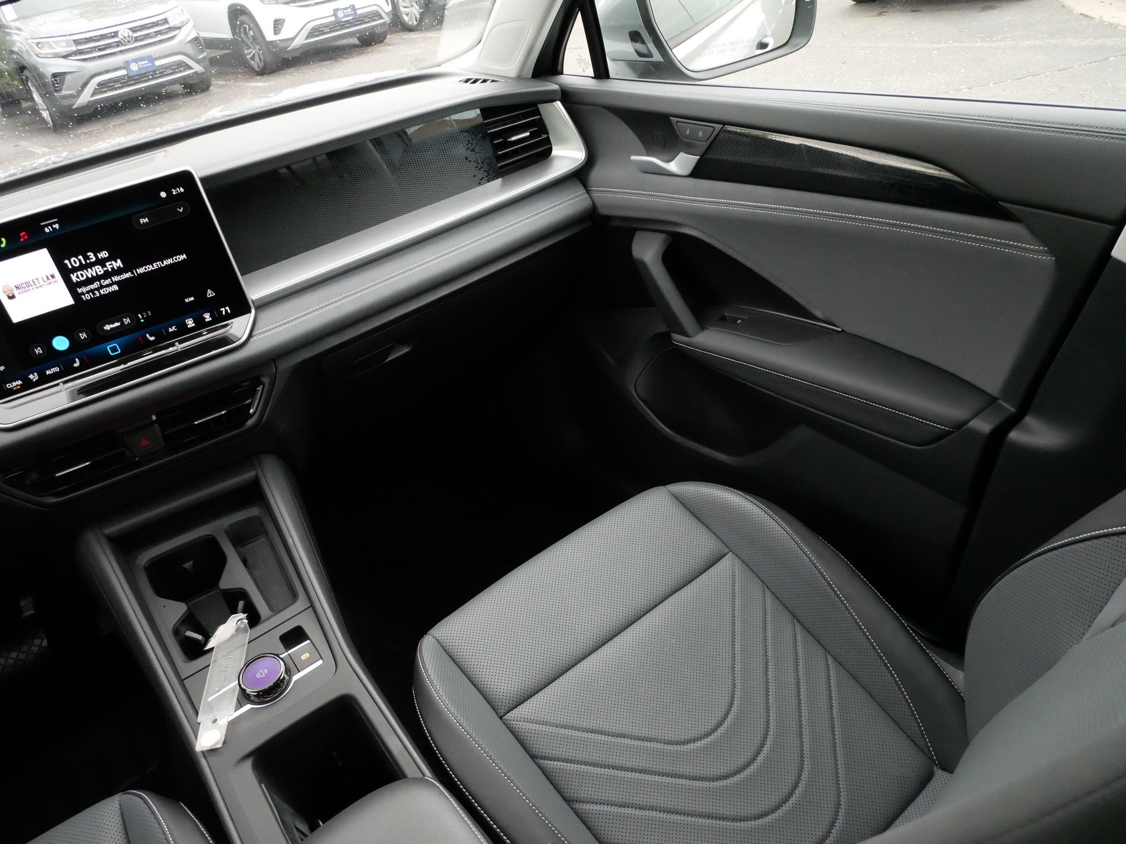 Certified 2025 Volkswagen Tiguan SE w/ Panoramic Sunroof Package AWD/4WD image 11