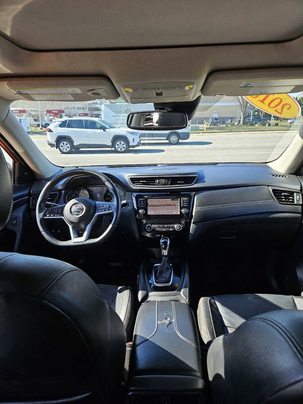 Used 2018 Nissan Rogue SL w/ Premium Package image 17
