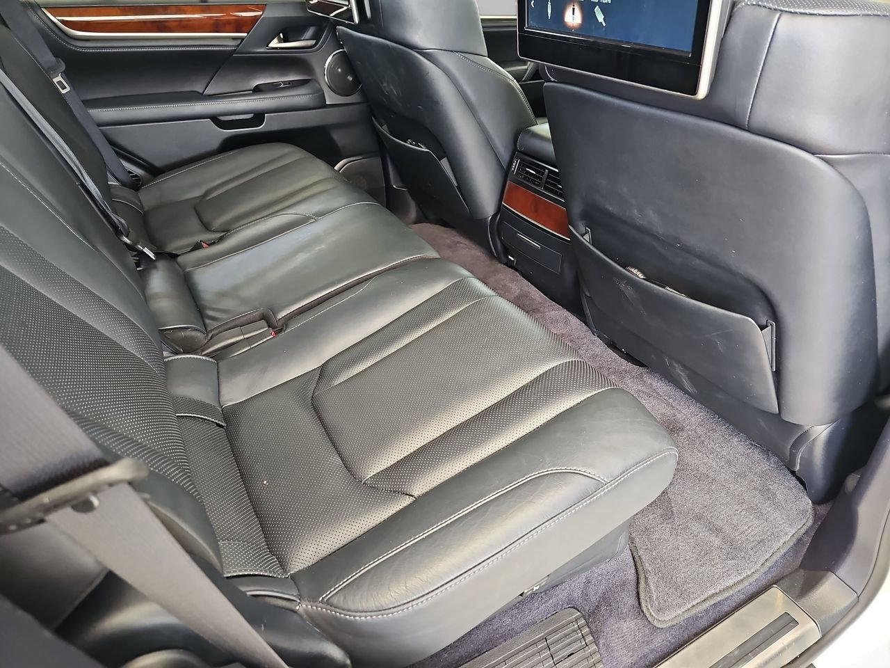 Used 2016 Lexus LX 570 4WD w/ Luxury Package image 14