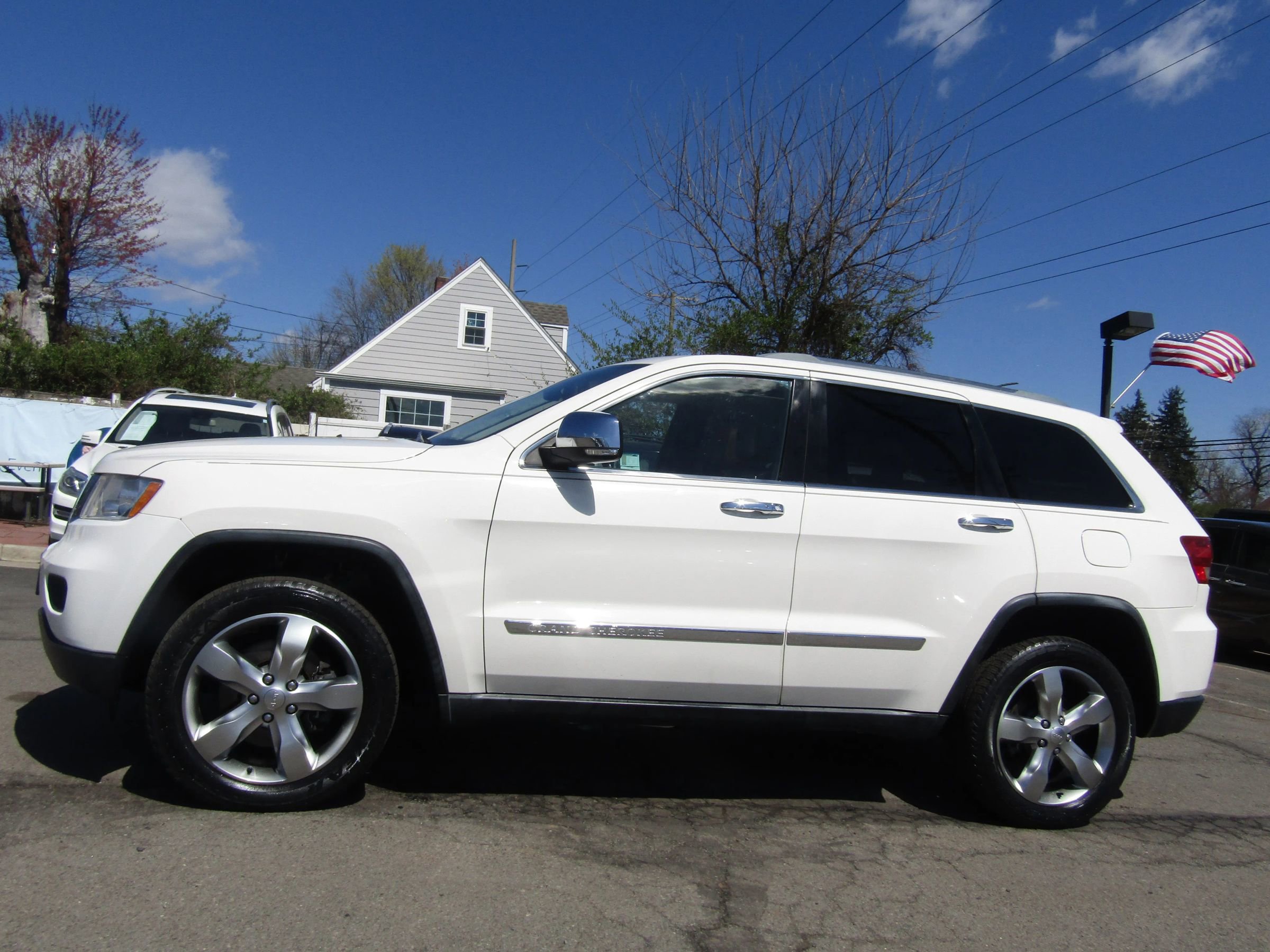 Used 2012 Jeep Grand Cherokee Overland image 4