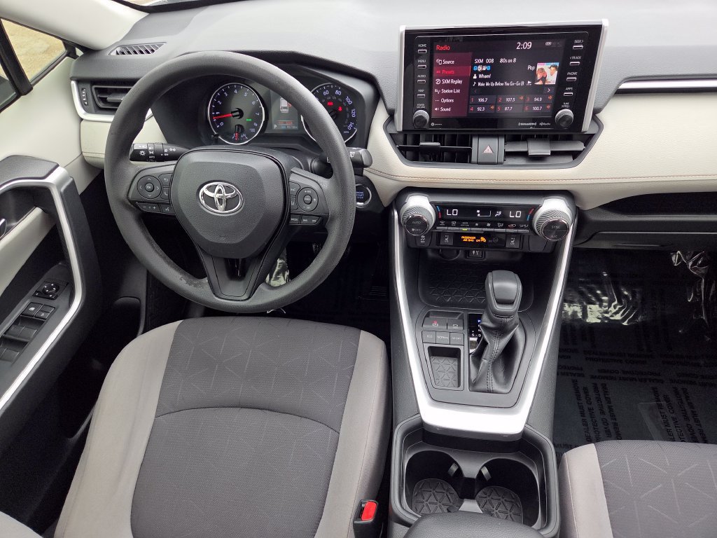 Used 2019 Toyota RAV4 XLE w/ Convenience Package FWD image 31